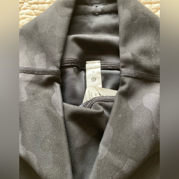 Lululemon Wunder Train HR Short 6” Size 4 Black Leopard Print - Picture 3 of 4